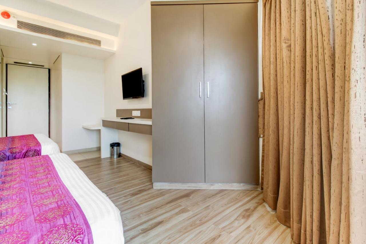 Hotel Grand Mookambika Navi Mumbai Zewnętrze zdjęcie